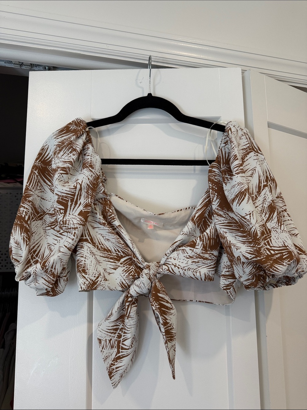 Luxxel Brown and White Palm-Print Tie Front Puff Sleeve Crop Top